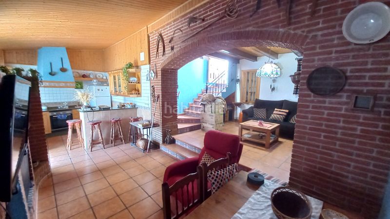 Foto 8852c8f7-2978-4395-8789-0bee9506cea0. Casa adossada amb xemeneia a Higueruela