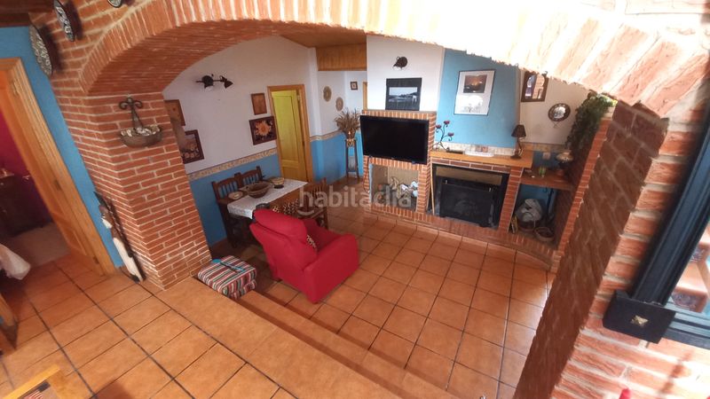 Foto 937cdec1-f2ba-4cd3-a947-20e1271f663d. Casa adossada amb xemeneia a Higueruela