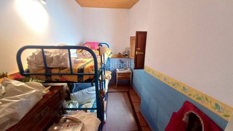 Foto b7bd13a5-401a-4ae6-a741-ef81327498a7. Casa adossada amb xemeneia a Higueruela