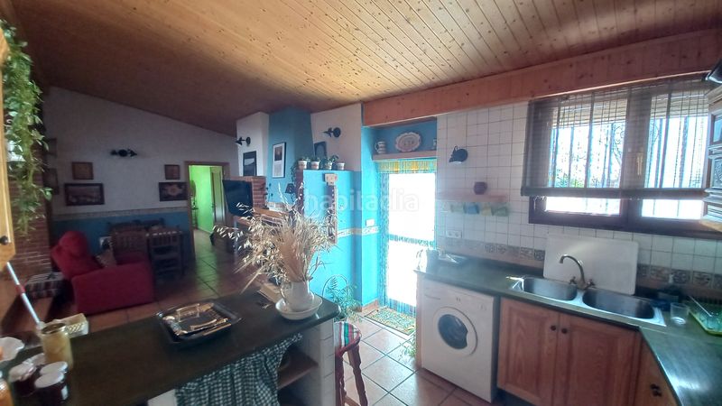 Foto d62f6bf4-b137-425e-9b7a-350332e42062. Casa adossada amb xemeneia a Higueruela