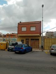 Chalet in Calle j.gallego alcaraz 11. Venta de piso ínico