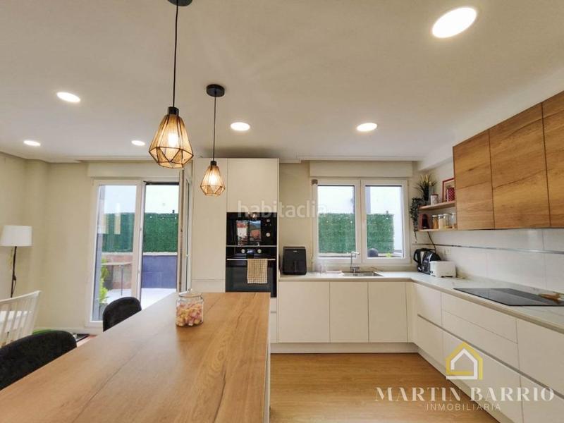 Foto 0dc01ff5-30f0-40eb-93c1-03e82079510f. Casa amb calefacció aparcament piscina a Samano Castro - Urdiales