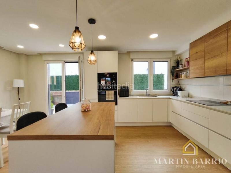 Foto eb1ece3e-f1a5-4efe-b6c0-0c47e67ca3dc. Casa amb calefacció aparcament piscina a Samano Castro - Urdiales