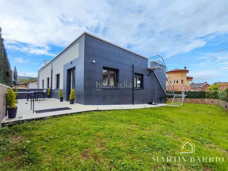 Foto feb8648c-9993-4219-b1c9-b5b0984f9796. Casa amb calefacció aparcament piscina a Samano Castro - Urdiales