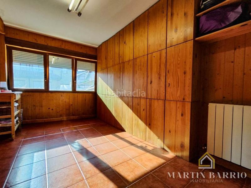 Foto 28aa4997-12b8-41f3-b063-b88909d33d41. Casa aparellada amb calefacció aparcament piscina a Castro - Urdiales