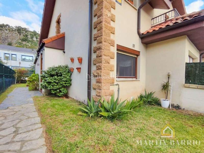 Foto a2aab11e-ce85-4755-a2f1-29ff9f54a784. Casa aparellada amb calefacció aparcament piscina a Castro - Urdiales
