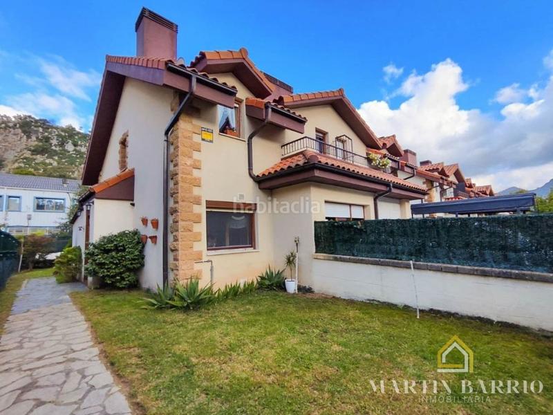 Foto a4f5d6e0-2213-4586-9e01-942d3352df12. Casa aparellada amb calefacció aparcament piscina a Castro - Urdiales