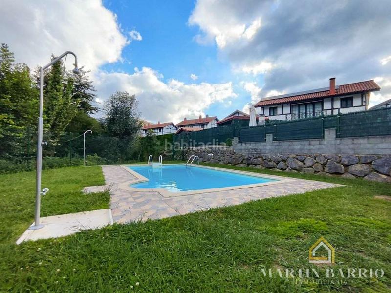 Foto be41b999-5f11-4814-aa07-cf1e834b29ff. Casa aparellada amb calefacció aparcament piscina a Castro - Urdiales