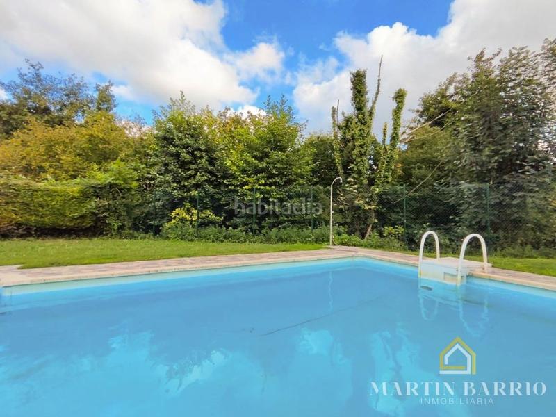 Foto e134994f-9521-414b-97e4-cf45758fd188. Casa aparellada amb calefacció aparcament piscina a Castro - Urdiales