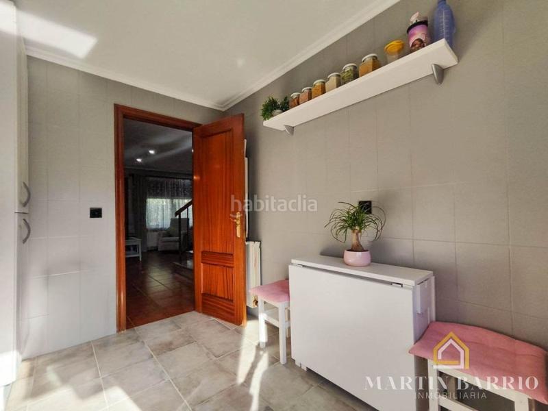 Foto e29e169a-4e43-499f-8302-25710116e1e3. Casa aparellada amb calefacció aparcament piscina a Castro - Urdiales