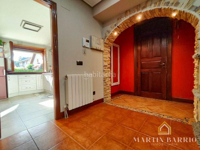 Foto e6e8e65d-b35d-41c0-a4c2-cdd0ad770602. Casa aparellada amb calefacció aparcament piscina a Castro - Urdiales