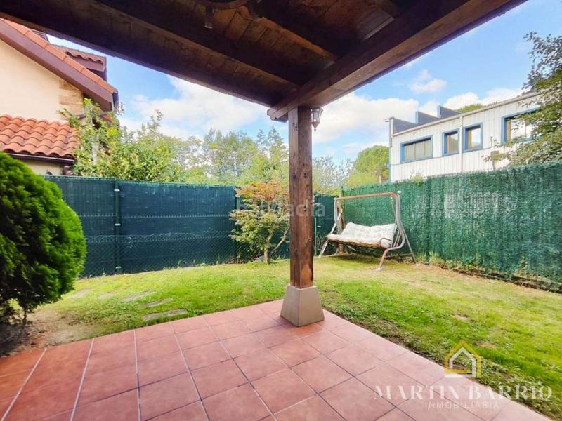 Foto fc8bf014-3273-4f04-a609-af4b47190230. Casa aparellada amb calefacció aparcament piscina a Castro - Urdiales