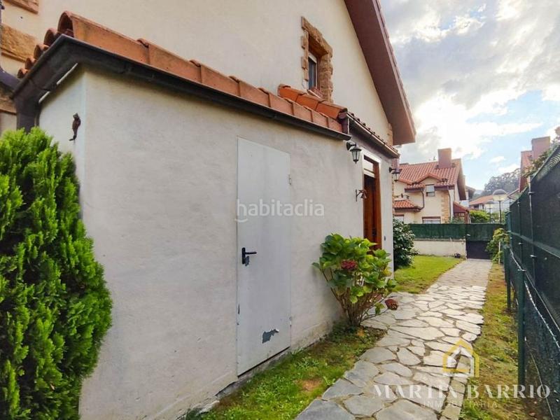 Foto ff714ab6-9164-4d43-9011-38679a14b5d2. Casa aparellada amb calefacció aparcament piscina a Castro - Urdiales
