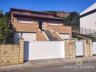 Xalet  Grupo laureta. Espectacular chalet de dos viviendas en laureta, muskiz