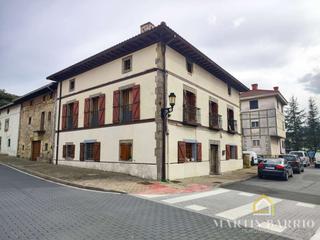 Maison jumelée  San julian auzoa. Vivienda bifamiliar de tres alturas con acceso independiente