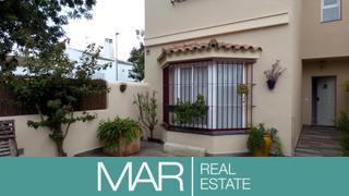 Maison jumelée à Núcleo urbano. Exclusiva adosada en el campito