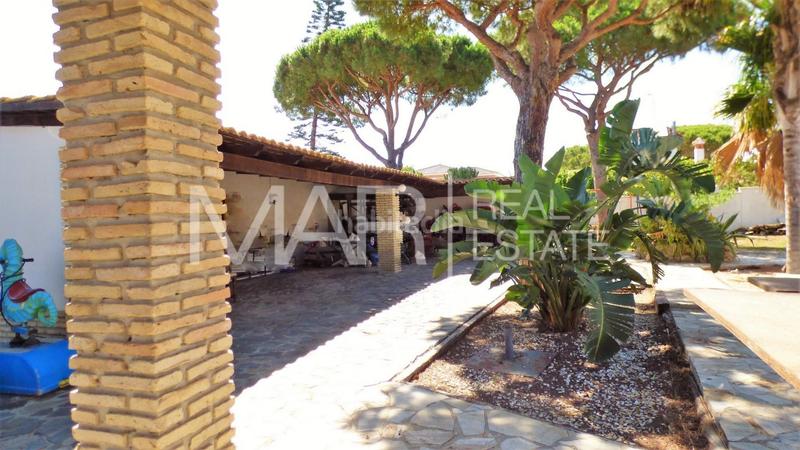 Foto 01dd0f07-ee30-4bee-aa74-ddb808ddc28d. Chalet avec parking piscine dans La Barrosa Chiclana de la Frontera