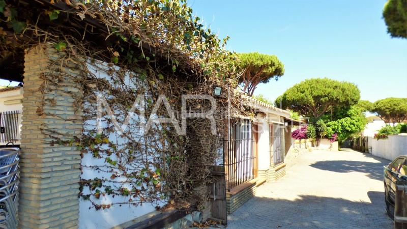 Foto 2c96a1d0-fb3c-4cce-aba9-d41764c78bad. Chalet avec parking piscine dans La Barrosa Chiclana de la Frontera