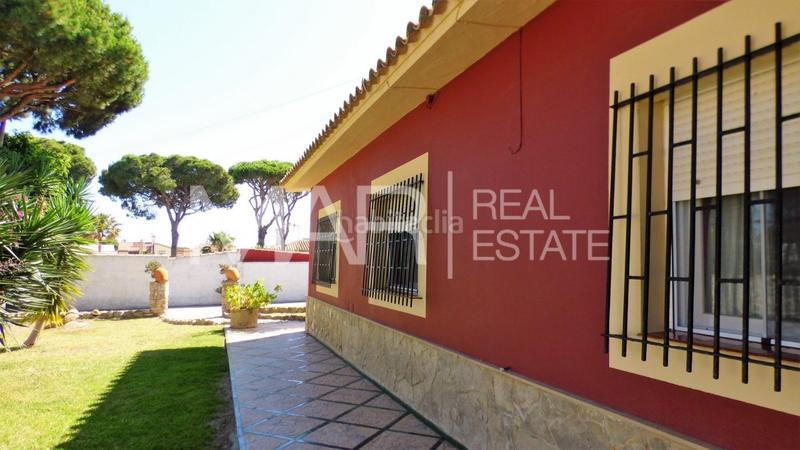 Foto 34674f68-c8a3-4153-9870-324d9c6c9258. Chalet avec parking piscine dans La Barrosa Chiclana de la Frontera