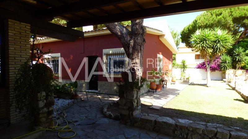 Foto 412a8771-177a-4df5-8c65-f352bbf1e02f. Chalet avec parking piscine dans La Barrosa Chiclana de la Frontera