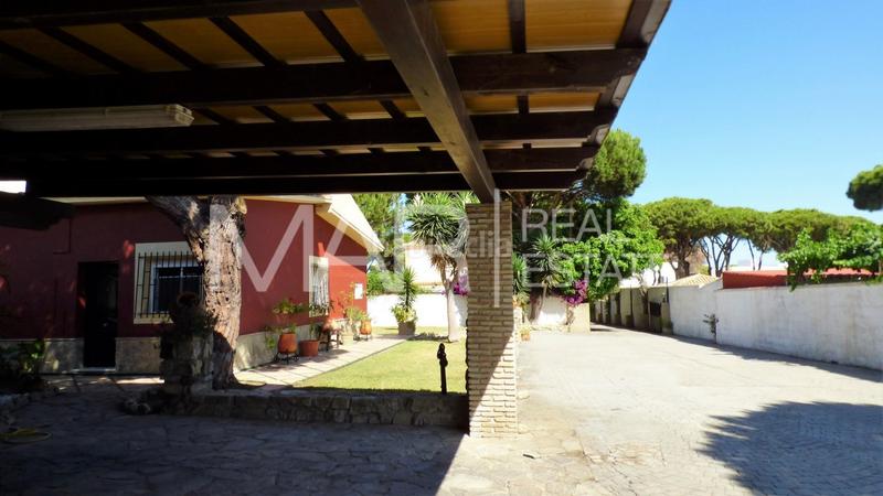 Foto 500a6290-2bb4-48d1-98fe-fdb1876ceeeb. Chalet avec parking piscine dans La Barrosa Chiclana de la Frontera