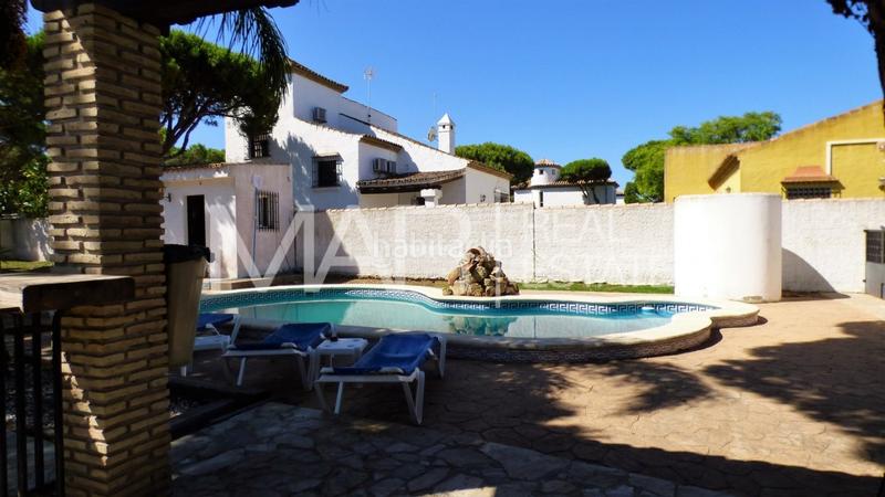Foto 5230e2b6-5184-49e3-b571-8de9f2b904be. Chalet avec parking piscine dans La Barrosa Chiclana de la Frontera