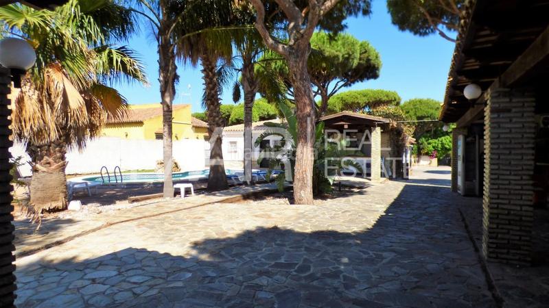 Foto 65111dee-219e-4599-bec8-0cdacfd80d05. Chalet avec parking piscine dans La Barrosa Chiclana de la Frontera