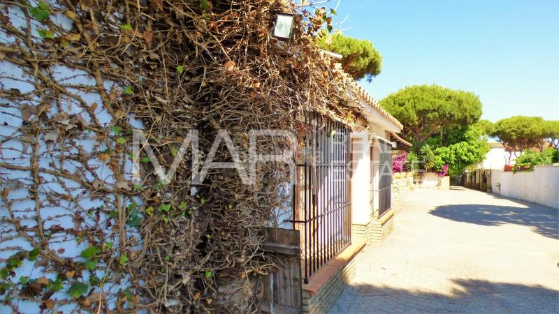 Foto 6b510b0d-6e4f-4129-8f3c-20f3a274c149. Chalet avec parking piscine dans La Barrosa Chiclana de la Frontera