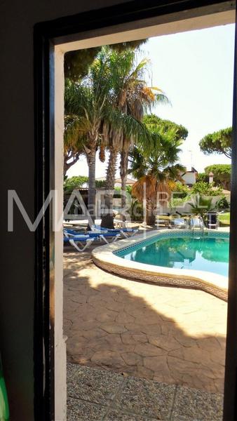 Foto 78e79d90-2720-49d1-b1fe-5efc05eb460d. Chalet avec parking piscine dans La Barrosa Chiclana de la Frontera