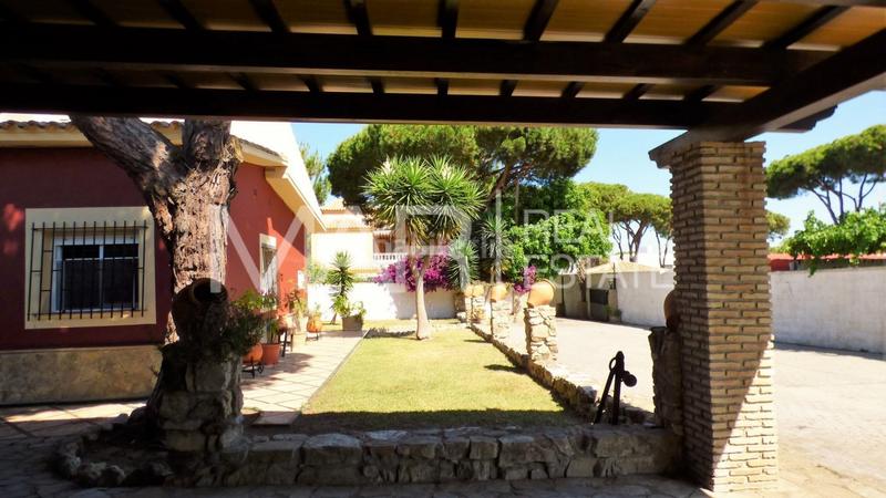 Foto 87c95beb-327d-4954-9561-6daa3313d2d4. Chalet avec parking piscine dans La Barrosa Chiclana de la Frontera