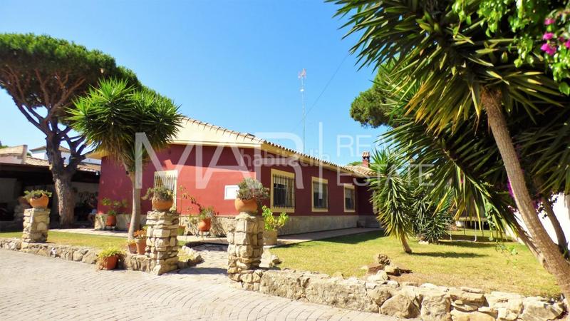 Foto 999a53b1-1642-4d10-9bc6-7376a8748825. Chalet avec parking piscine dans La Barrosa Chiclana de la Frontera