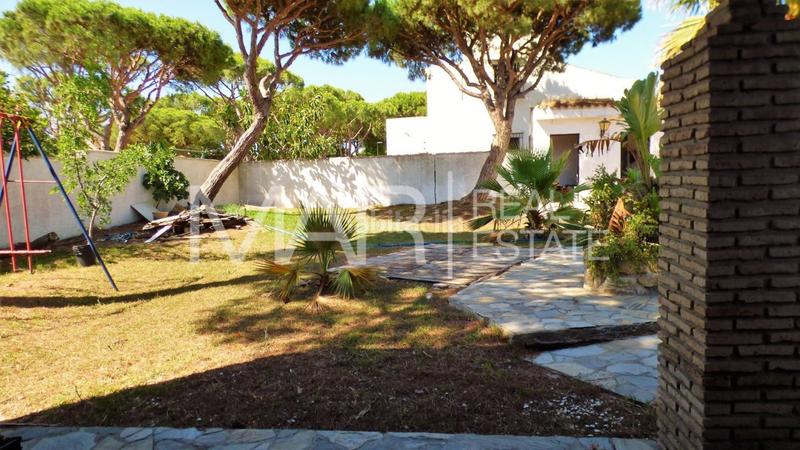 Foto c174dbb1-18d3-4bab-96f8-f0dd4d6ac3c6. Chalet avec parking piscine dans La Barrosa Chiclana de la Frontera