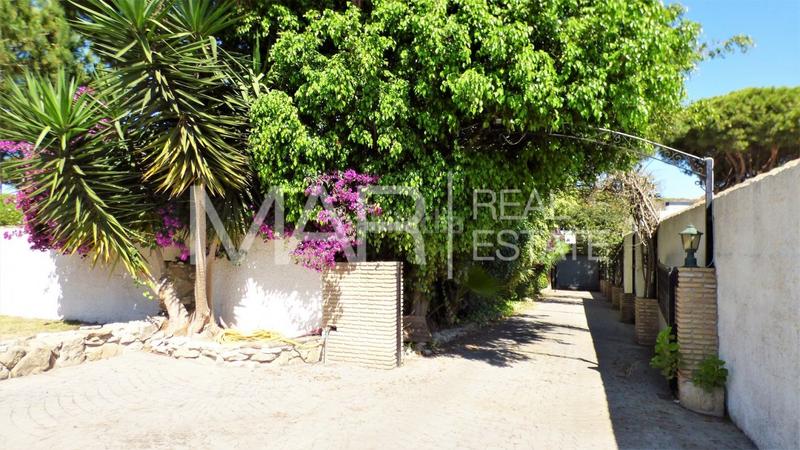 Foto f5c22a95-02a5-4e50-9e7f-4c899fc9f7b7. Chalet avec parking piscine dans La Barrosa Chiclana de la Frontera