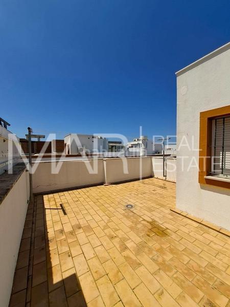 Foto 02bab1a3-b900-4754-9c36-f0e56f3f564d. Zweistöckige wohnung mit parking in Núcleo urbano Chiclana de la Frontera