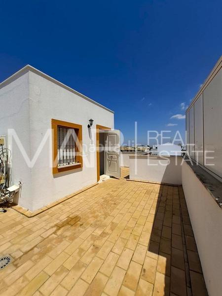 Foto 2b65c171-b32e-400b-a333-fa4e6ebb2a9e. Zweistöckige wohnung mit parking in Núcleo urbano Chiclana de la Frontera