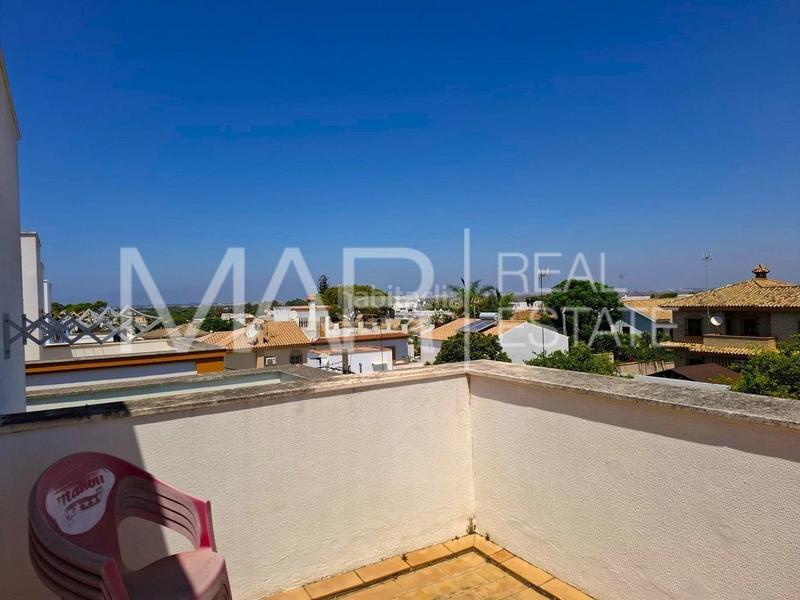 Foto 47e24ed4-f116-452f-a1d4-30ae15cc57fe. Zweistöckige wohnung mit parking in Núcleo urbano Chiclana de la Frontera