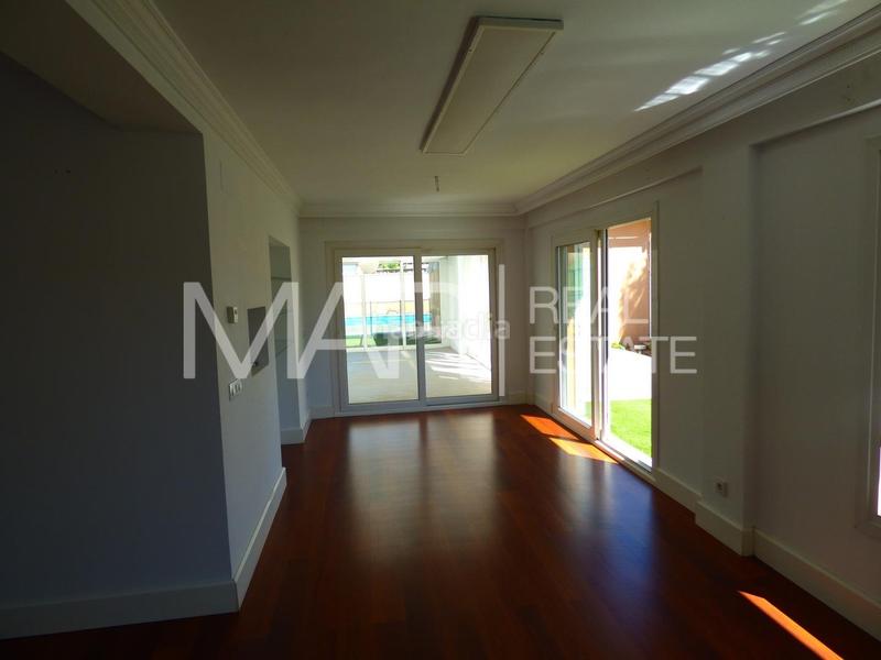 Foto 3f05f637-8b97-4dd5-be65-4df43cec318a. Chalet mit parking in Los Gallos Chiclana de la Frontera