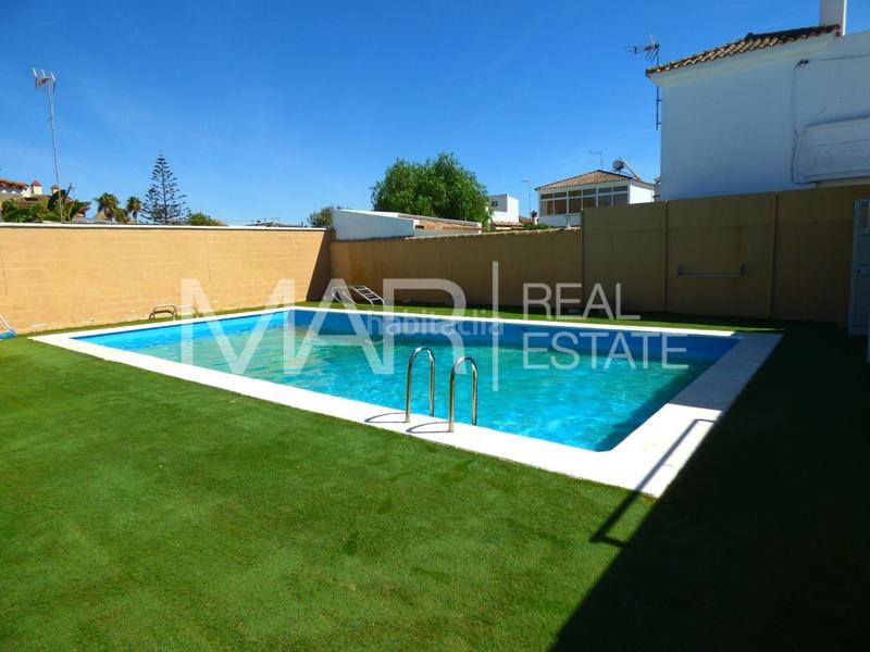 Foto c3f6ad73-e9e5-4773-b335-bb8f0aa5d77a. Chalet mit parking in Los Gallos Chiclana de la Frontera