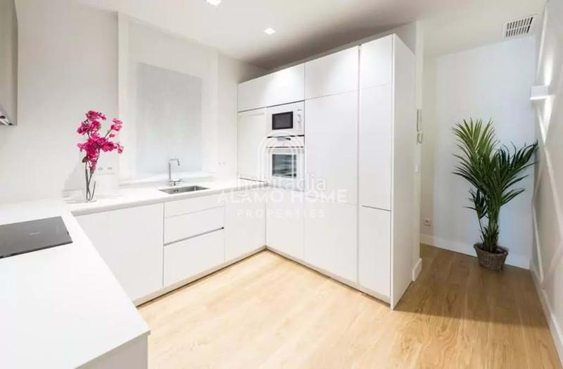 Foto a085deed-0e2e-4e73-b7d7-fe6f7b67ef62. Alquiler piso increíble piso de lujo de 3 habitaciones con increíbles vistas a la ciudad.se trata de un piso recién reformado, muy luminoso con en Madrid
