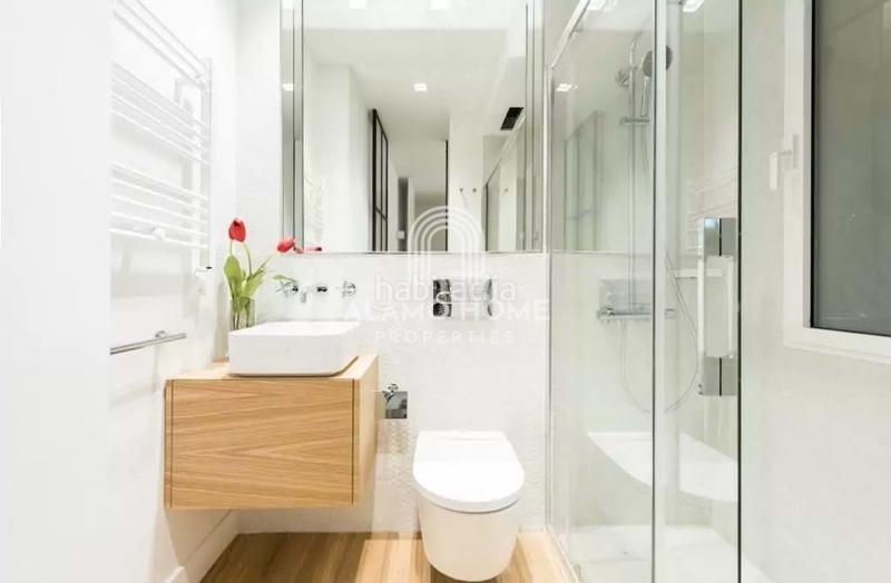 Foto b9f6053a-3fa6-4f8b-9722-56fdb36f83a0. Alquiler piso increíble piso de lujo de 3 habitaciones con increíbles vistas a la ciudad.se trata de un piso recién reformado, muy luminoso con en Madrid