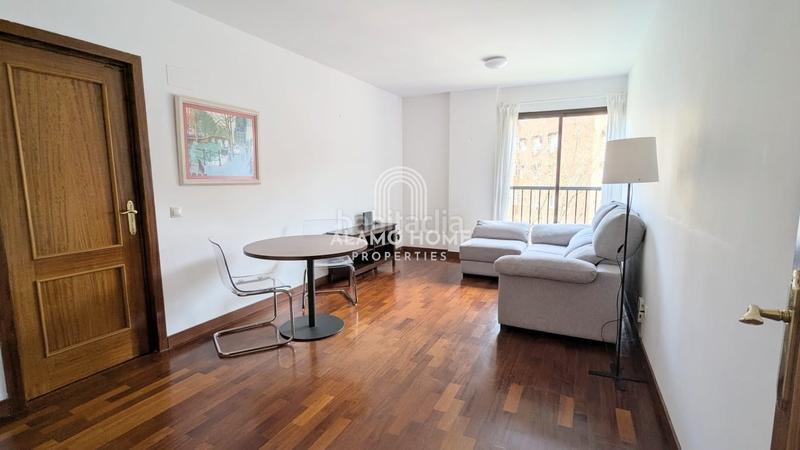 Foto db393cca-2434-4b0f-b57b-53e2f9d0eeb3. Location appartement avec chauffage parking piscine dans Madrid