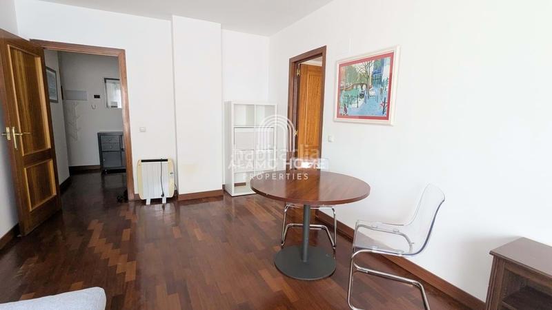 Foto c0b30df8-f8d1-4e28-831f-8c01b1476580. Rent flat with heating parking pool in Canillas Madrid