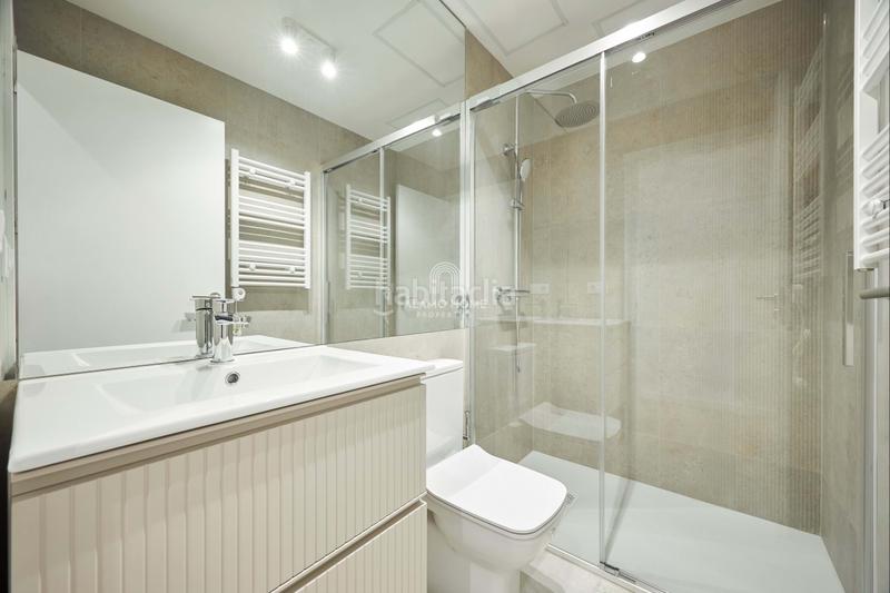 Foto 164666e9-d1c4-441a-b2d6-cc48a3697d28. Alquiler piso en Adelfas Madrid