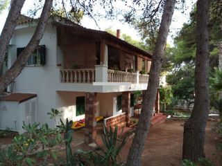 Chalet  Avinguda binicudrell. Magnífico chalet de dos plantas a unos pasos de la playa.