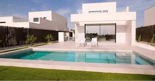 Chalet  Calle la herrada. Preciosas villas de un moderno diseño, con piscina propia.