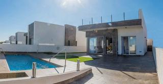 Xalet  Avenida de la feria. Preciosas villas independientes junto al campo de golf de villam