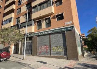 Local Comercial  Avenida ciudad de matanzas. Local comercial en buen estado,  haciendo esquina en zona transi