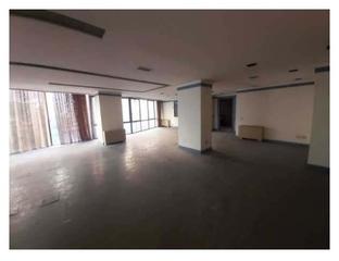 Business premise  Avinguda del comte de sallent. Excelente local de 488 m. distribuido en 5 oficinas y 2 aseos.