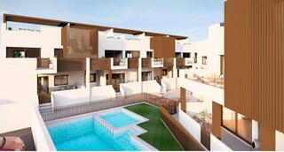 Maison à Pilar de la Horadada Ciudad. Exclusivo residencial con bungalows de 3 dormitorios y 2 baños