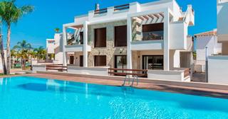 Casa a Los Balcones-Los Altos. Preciosos bungalows a estrenar en torrevieja